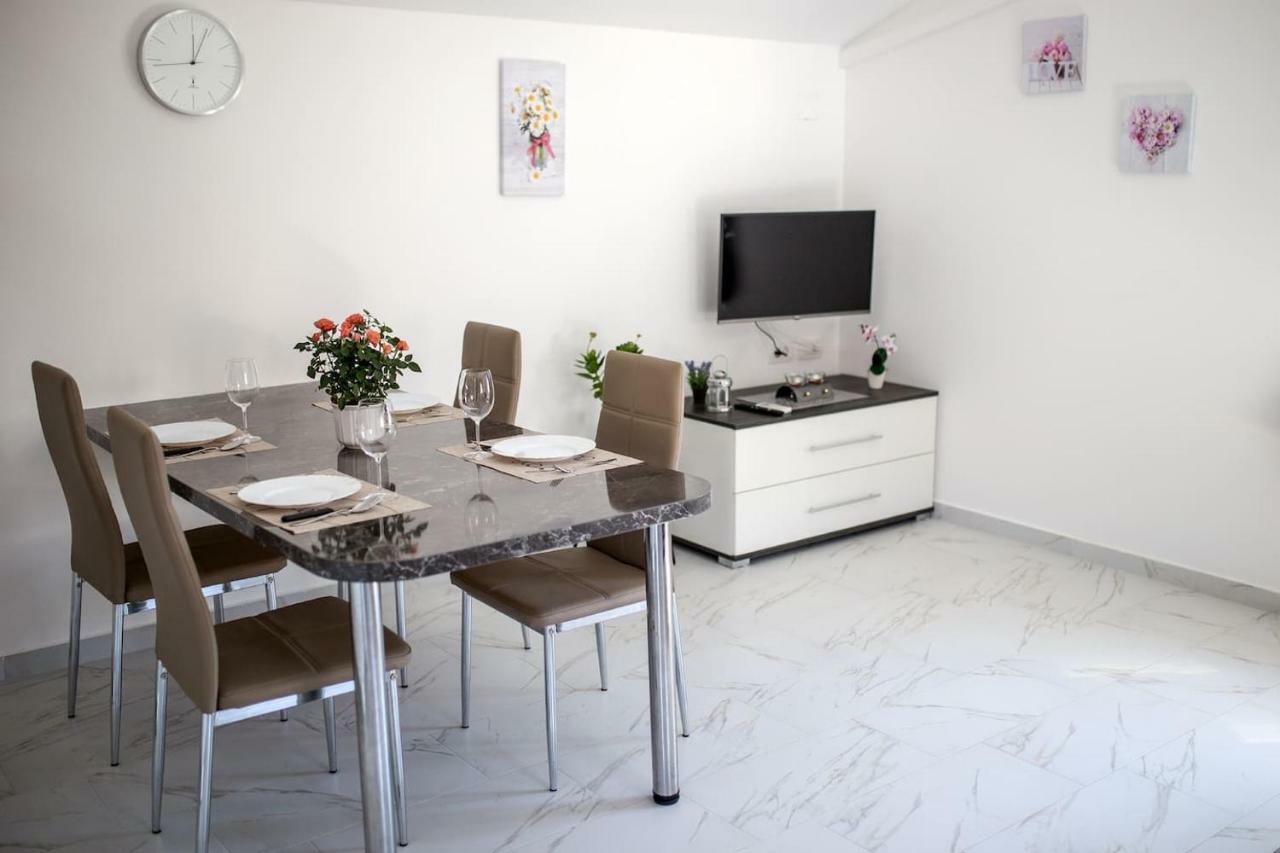 Apartment Podini เบรอเซส ภายนอก รูปภาพ