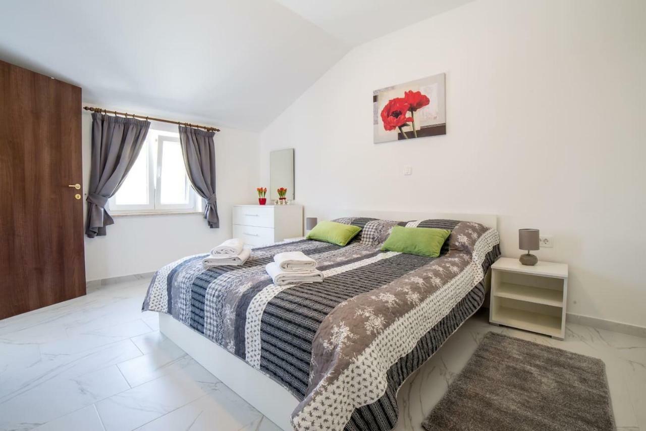 Apartment Podini เบรอเซส ภายนอก รูปภาพ