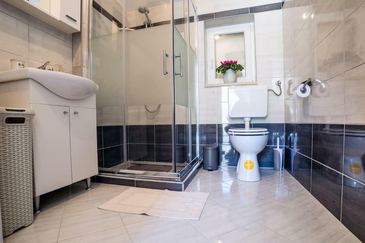 Apartment Podini เบรอเซส ภายนอก รูปภาพ
